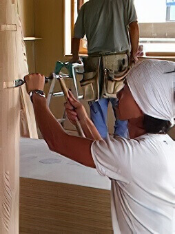 建築を進める大工はすべて当社の社員